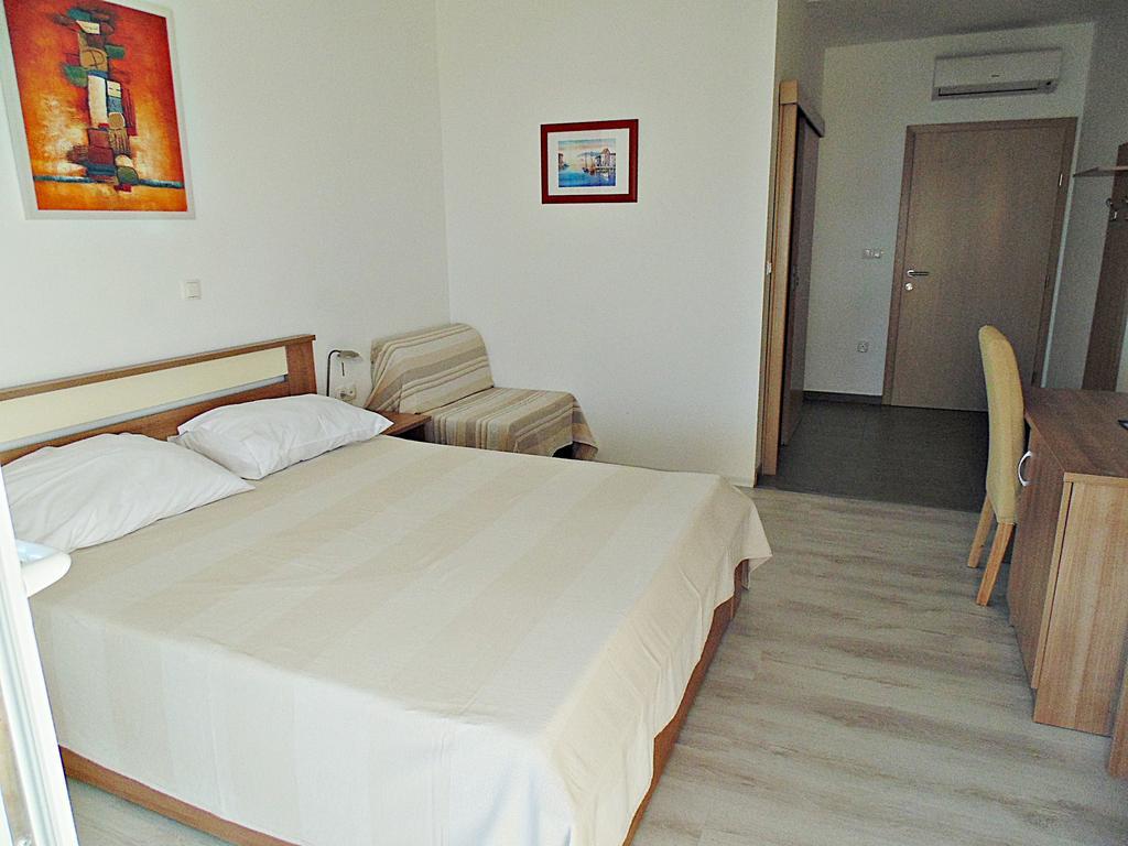 House Natali 70M From The Beach - Free Ev Top Up Rtina Dış mekan fotoğraf