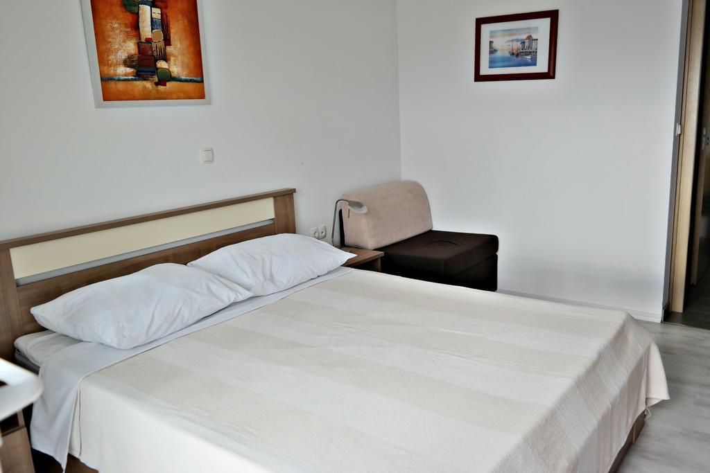 House Natali 70M From The Beach - Free Ev Top Up Rtina Dış mekan fotoğraf