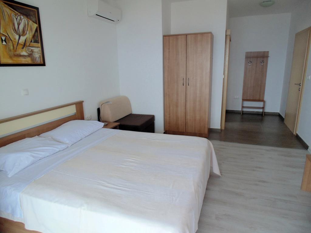 House Natali 70M From The Beach - Free Ev Top Up Rtina Dış mekan fotoğraf